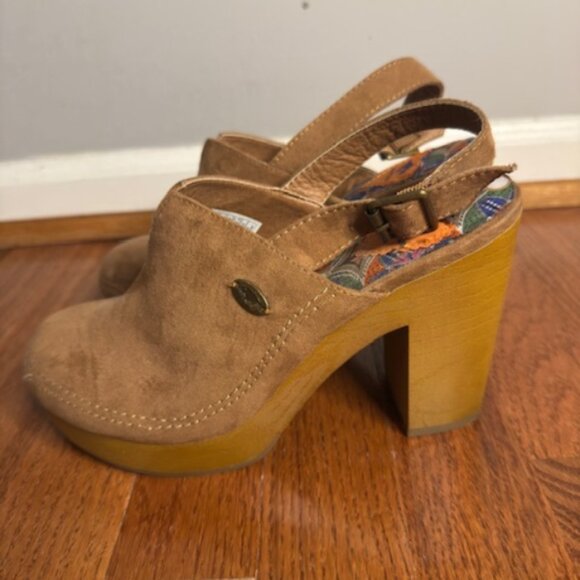Rocket Dog Tan Faux Suede Clogs/ Mules Sz 7 - Picture 6 of 10